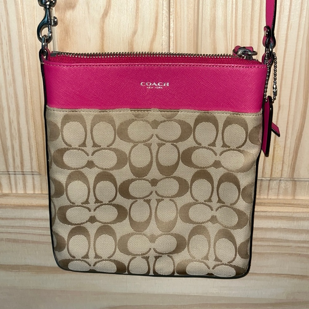 Authentic Coach Cross Body Bag (New condition!)